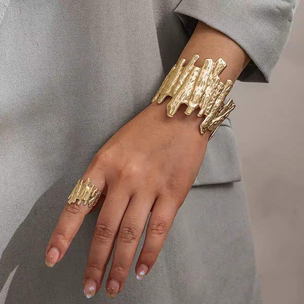 Gold_Stainless_Steel_Alloy_Bracelet_For_Women