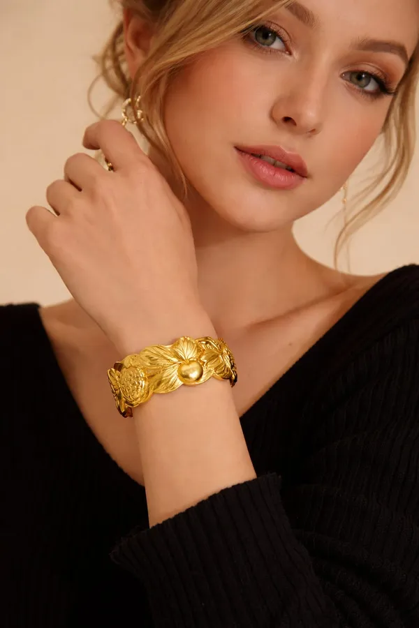 Gold_Stainless_Steel_Alloy_Bracelet_For_Women