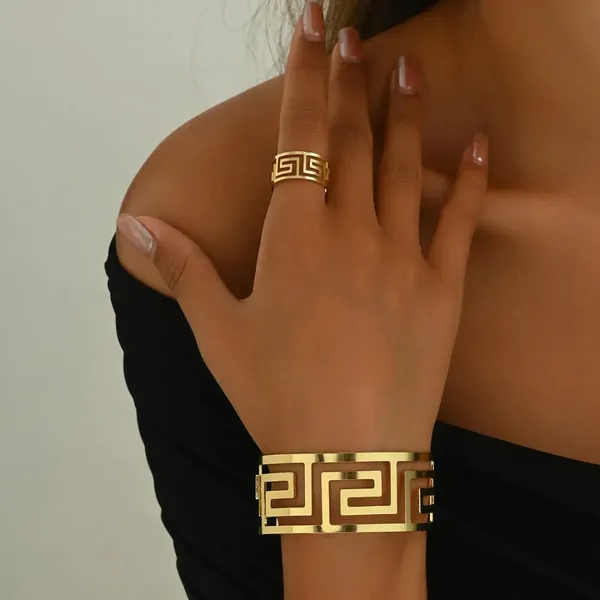 Gold_Stainless_Steel_Alloy_Bracelet_For_Women