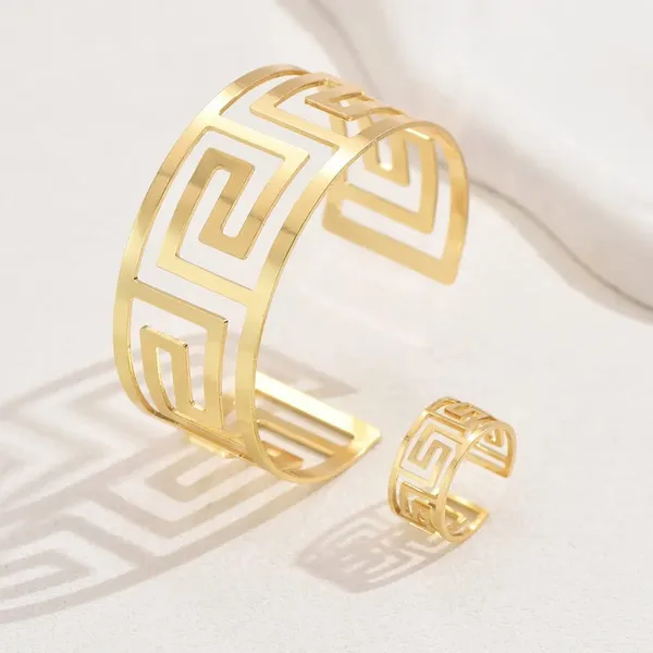 Gold_Stainless_Steel_Alloy_Bracelet_For_Women