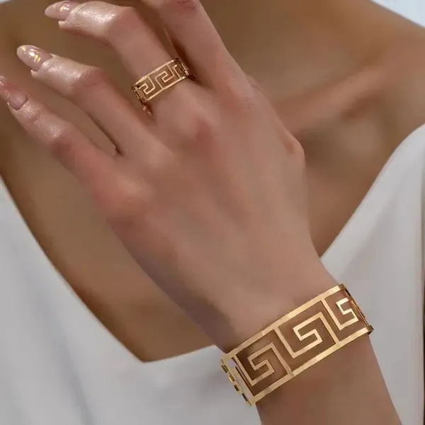 Gold_Stainless_Steel_Alloy_Bracelet_For_Women
