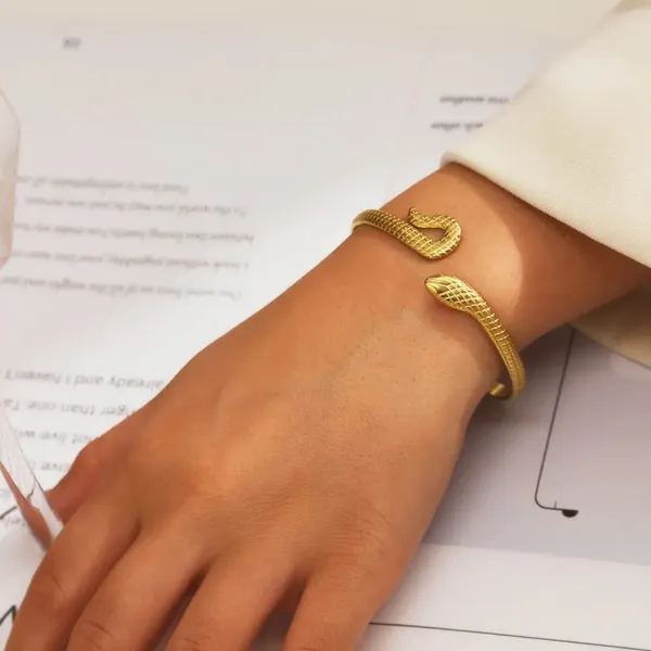 Gold_Stainless_Steel_Alloy_Bracelet_For_Women