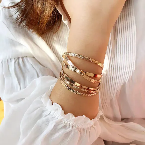 Gold_Stainless_Steel_Alloy_Bracelet_For_Women