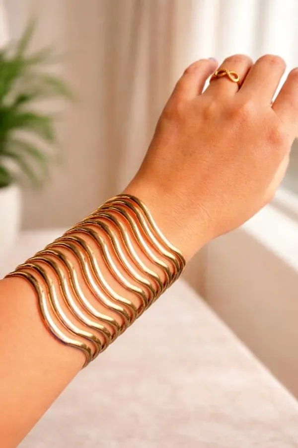 Gold_Stainless_Steel_Alloy_Bracelet_For_Women