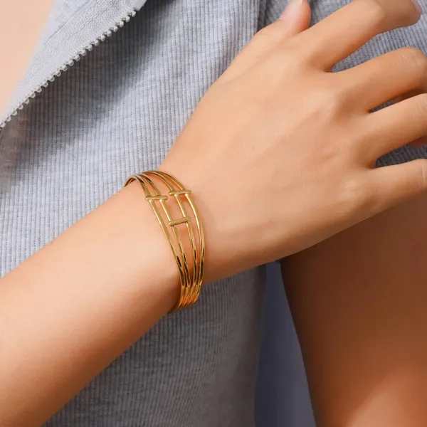 Gold_Stainless_Steel_Alloy_Bracelet_For_Women