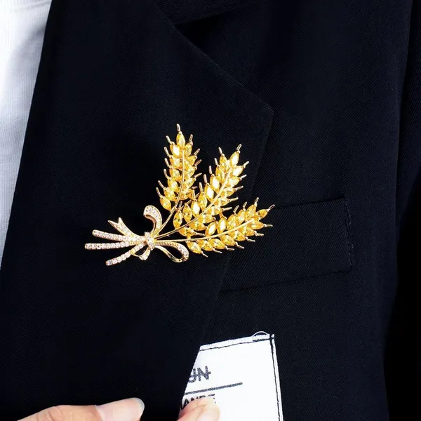 Gold_Stainless_Steel_Alloy_Brooch_For_Unisex