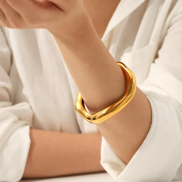 Gold_Stainless_Steel_Alloy_Bracelet_For_Women