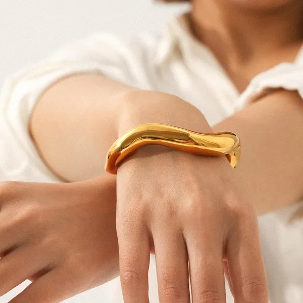 Gold_Stainless_Steel_Alloy_Bracelet_For_Women