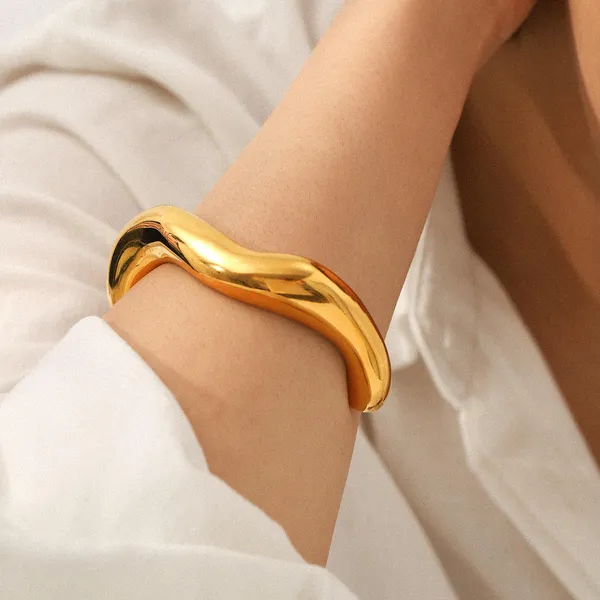 Gold_Stainless_Steel_Alloy_Bracelet_For_Women