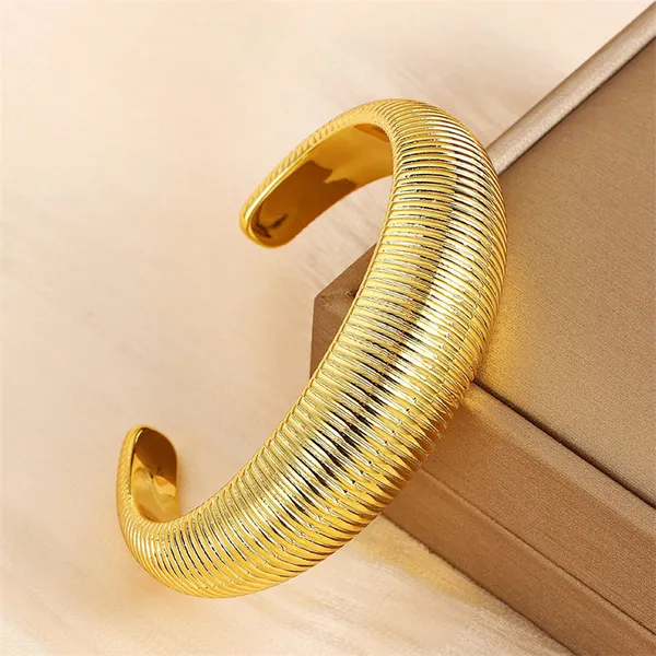 Gold_Stainless_Steel_Alloy_Bracelet_For_Women