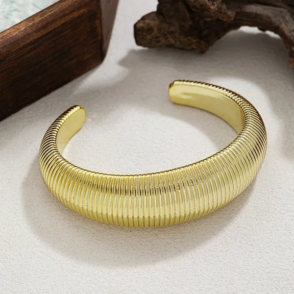 Gold_Stainless_Steel_Alloy_Bracelet_For_Women