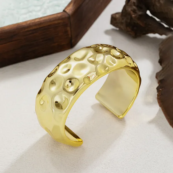 Gold_Stainless_Steel_Alloy_Bracelet_For_Women