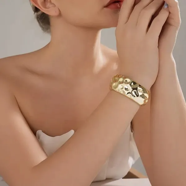 Gold_Stainless_Steel_Alloy_Bracelet_For_Women