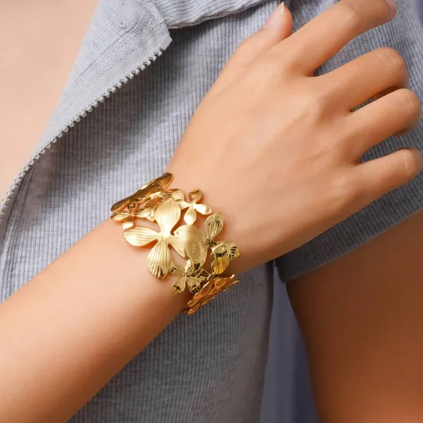 Gold_Stainless_Steel_Alloy_Bracelet_For_Women