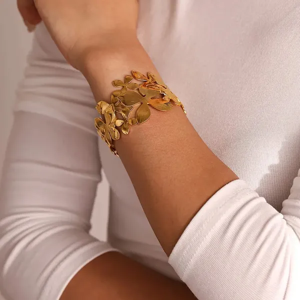 Gold_Stainless_Steel_Alloy_Bracelet_For_Women