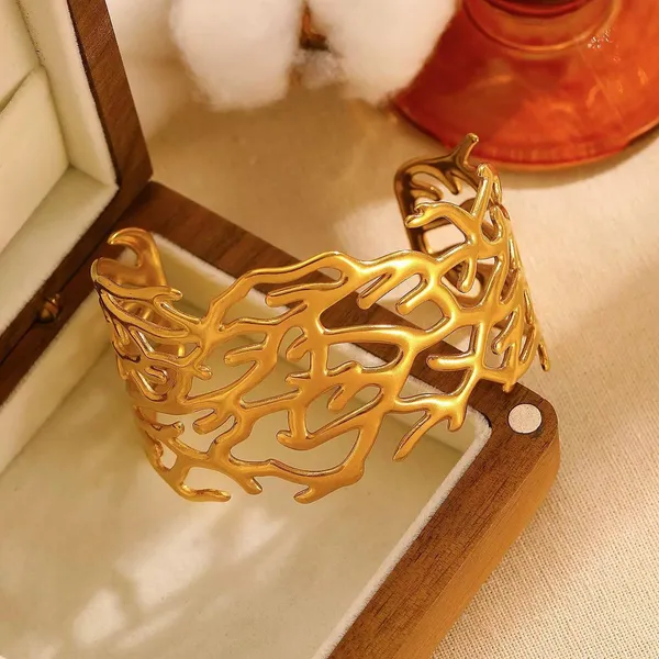 Gold_Stainless_Steel_Alloy_Bracelet_For_Women
