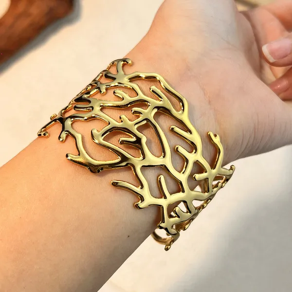 Gold_Stainless_Steel_Alloy_Bracelet_For_Women