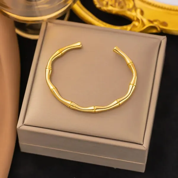 Gold_Stainless_Steel_Alloy_Bracelet_For_Women