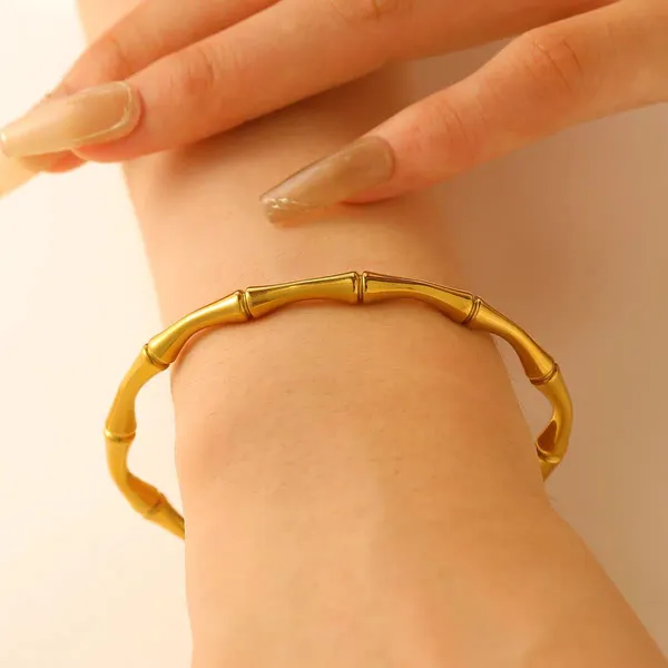 Gold_Stainless_Steel_Alloy_Bracelet_For_Women