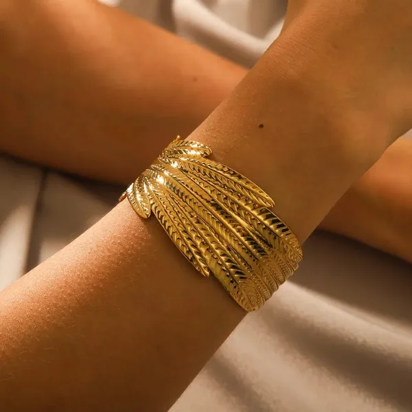 Gold_Stainless_Steel_Alloy_Bracelet_For_Women