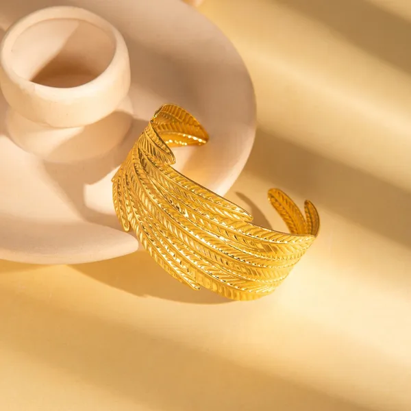 Gold_Stainless_Steel_Alloy_Bracelet_For_Women