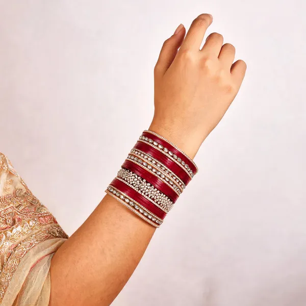 Red_Metal_Kundan_Stone_Studded_Bridal_Chuda_Bangle_Set_For_Women