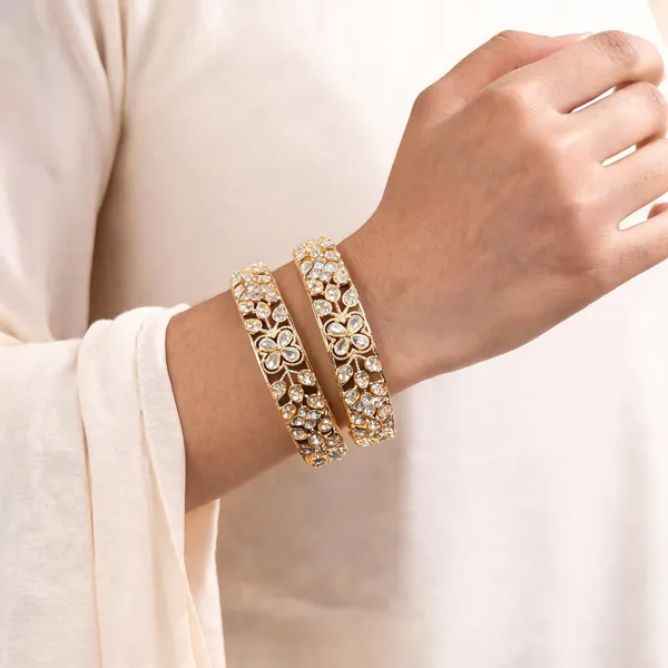 Gold_Metal_Kundan_Floral_Cutwork_Bangle_Set_For_Women