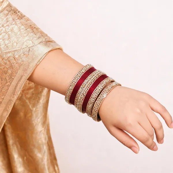 Red_Gold_Stone_Studded_Floral_Cutwork_Bridal_Bangle_Set_For_Women