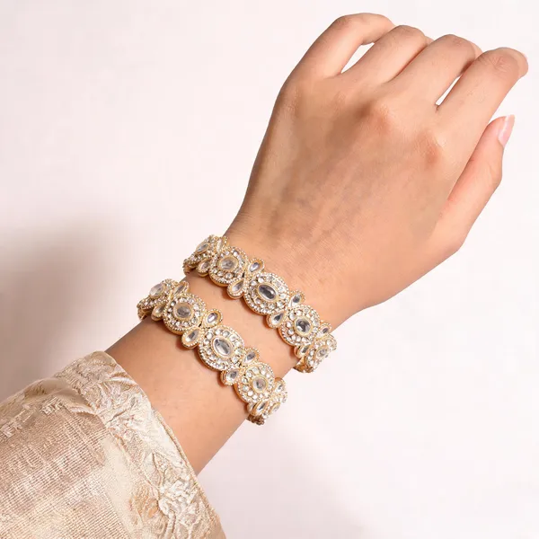 Gold_Metal_Kundan_Oval_Floral_Ethnic_Bangle_Set_For_Women