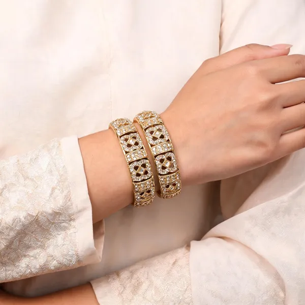 Gold_Metal_Kundan_Floral_Cutwork_Broad_Bangles_For_Women