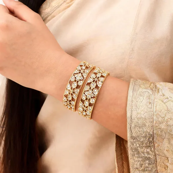 Gold_Metal_Floral_Cutwork_White_Stone_Bangle_Set_For_Women
