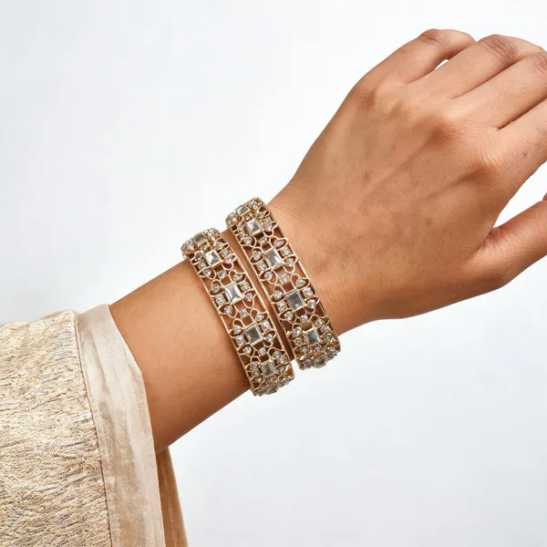Gold_Metal_Kundan_Floral_Lattice_Bangle_Set_For_Women