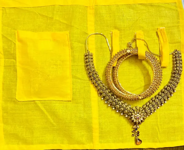 Green__Cotton_Saree_inner_with_hidden_Pocket_with_Velcro_Loop
