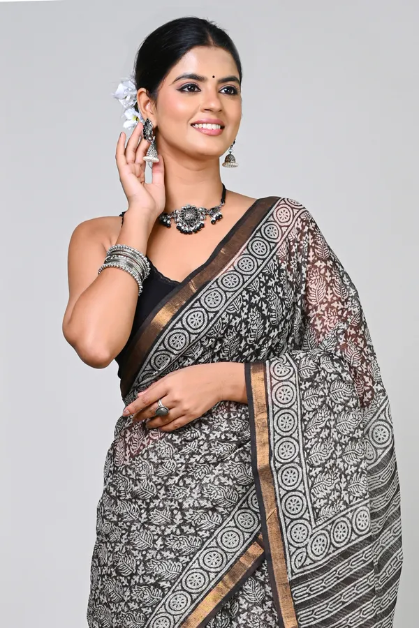 Black_And_White_Kota_Doriya_Floral_Printed_Saree_For_Women