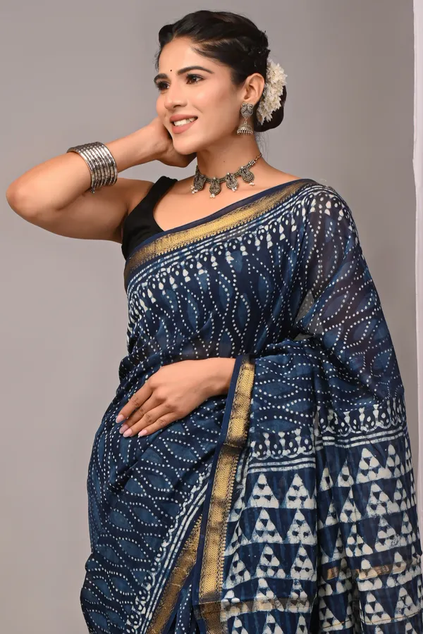 Navy_Blue_Maheshwari_Silk_Bandhani_Printed_Saree_With_Gold_Border_For_Women