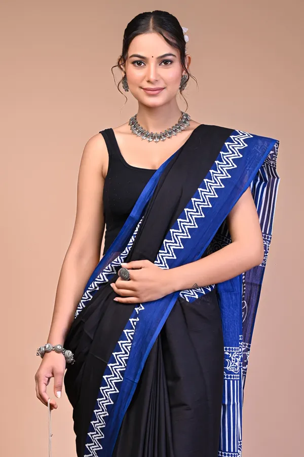 Black_Cotton_Mulmul_Geometric_Print_Saree_For_Women
