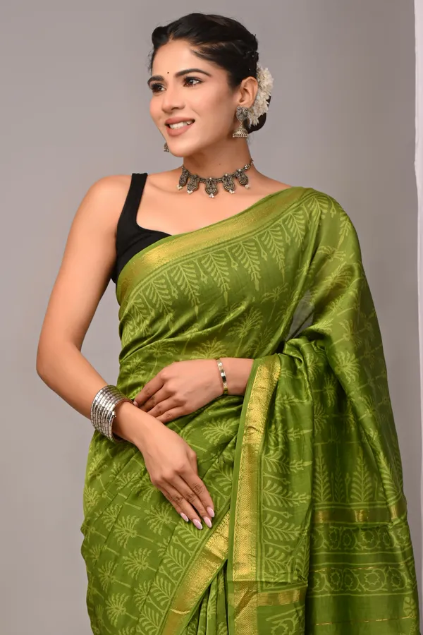Green_Maheshwari_Silk_Jacquard_Traditional_Saree_For_Women
