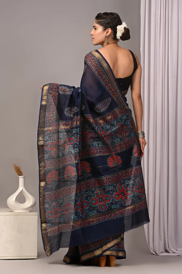 Navy_Blue_Maheshwari_Silk_Floral_Border_Handloom_Saree_For_Women