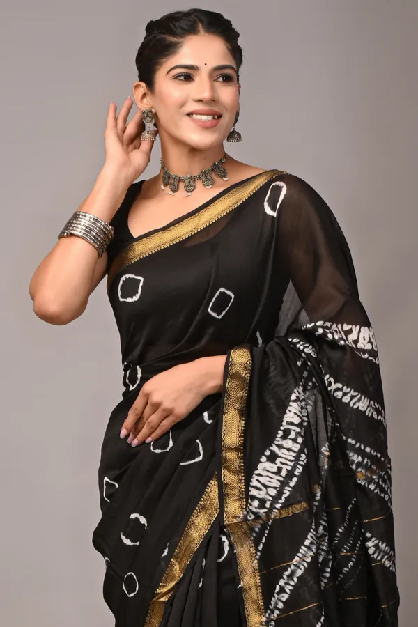 Black_Maheshwari_Silk_Embroidered_Saree_With_Golden_Border_For_Women