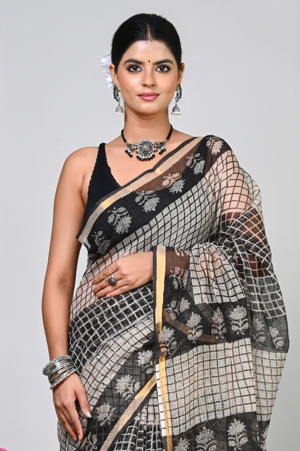 Black_And_Beige_Kota_Doriya_Checkered_Handloom_Saree_For_Women