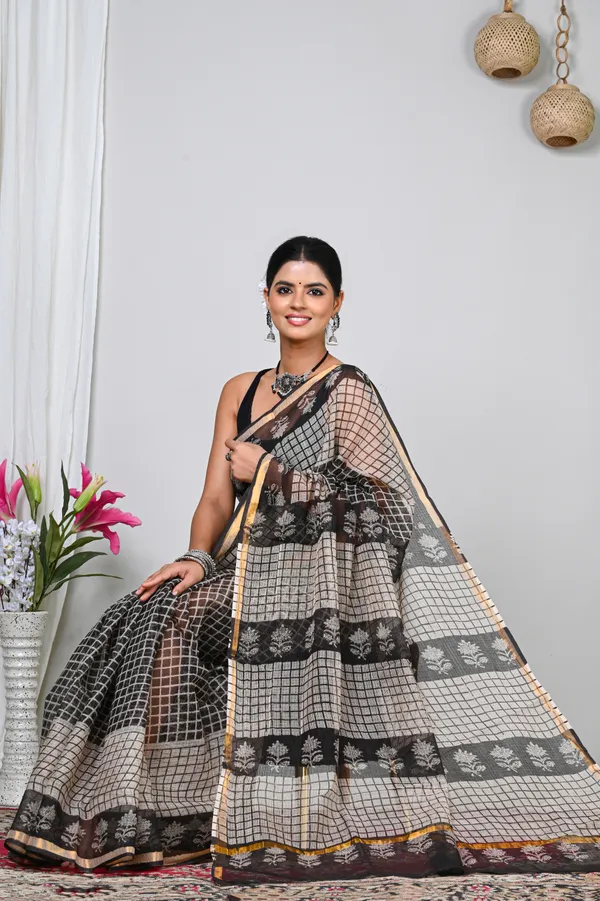 Black_And_Beige_Kota_Doriya_Checkered_Handloom_Saree_For_Women