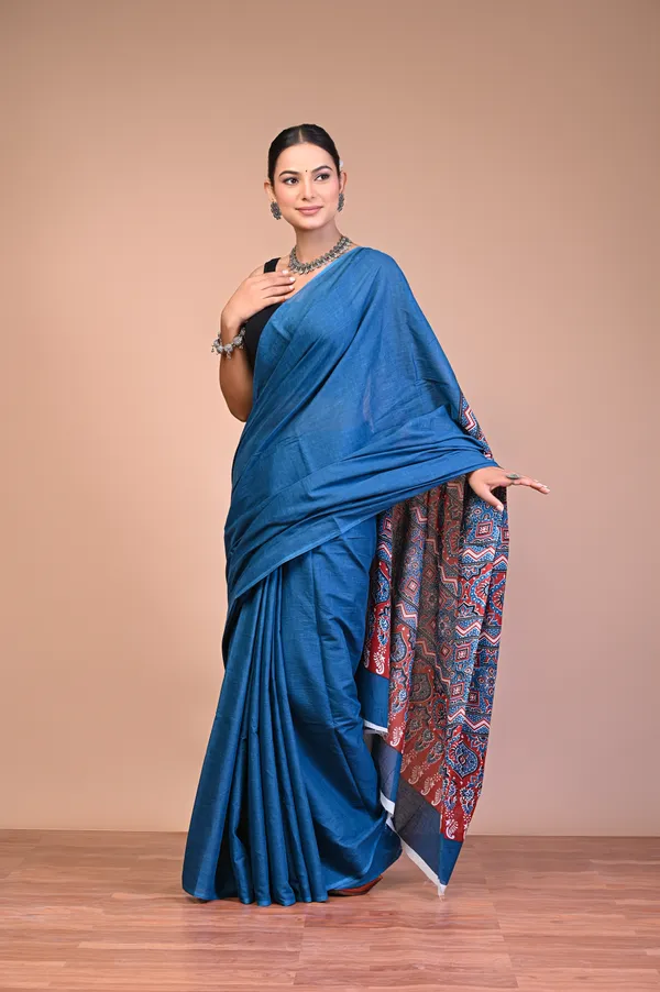 Teal_Blue_Cotton_Mulmul_Printed_Saree_With_Contrast_Border_For_Women