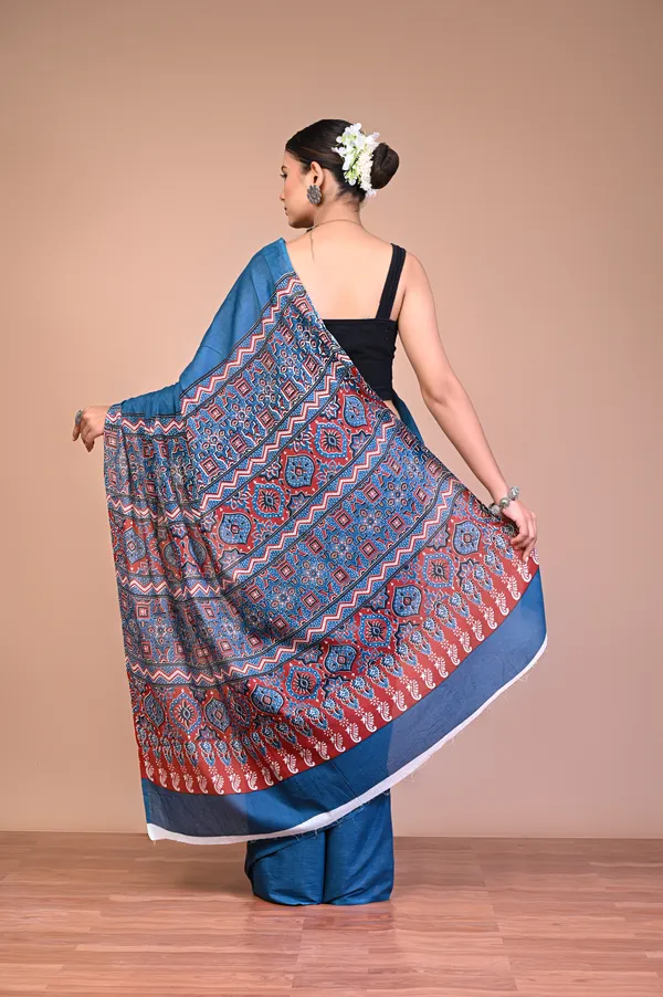 Teal_Blue_Cotton_Mulmul_Printed_Saree_With_Contrast_Border_For_Women