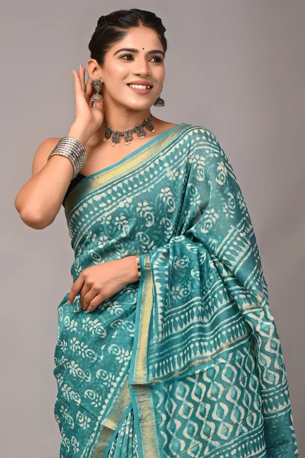 Teal_And_Green_Maheshwari_Silk_Bandhani_Printed_Saree_For_Women