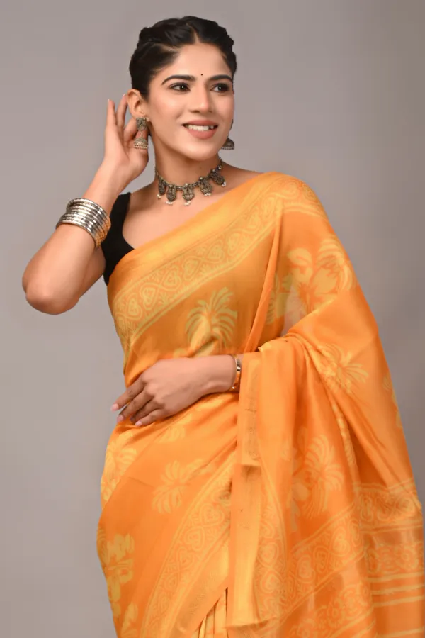 Orange_Maheshwari_Silk_Golden_Border_Woven_Saree_For_Women