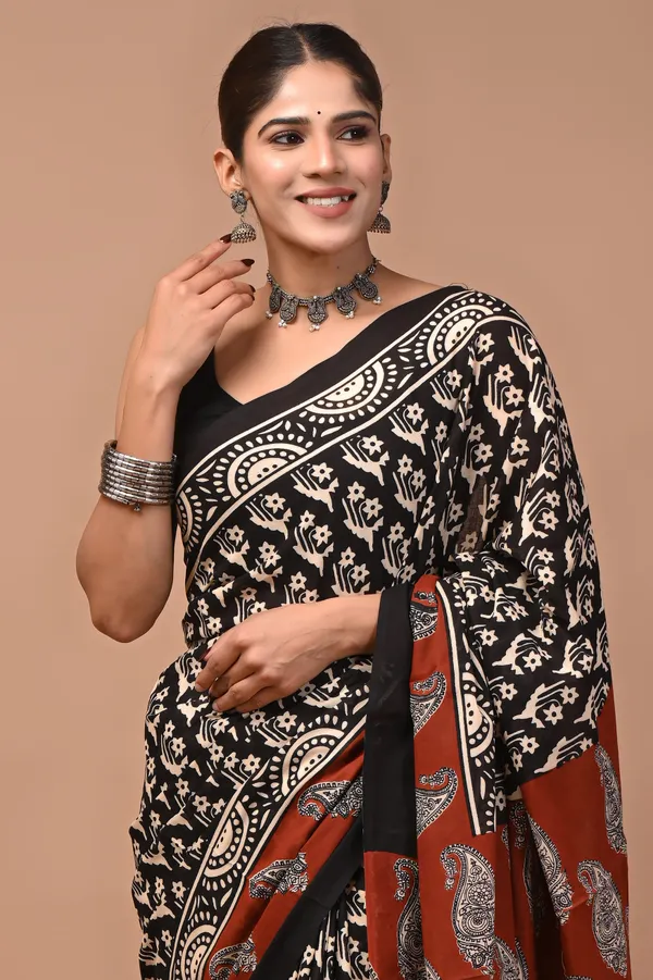 Black_And_Rust_Cotton_Mulmul_Paisley_Print_Saree_For_Women