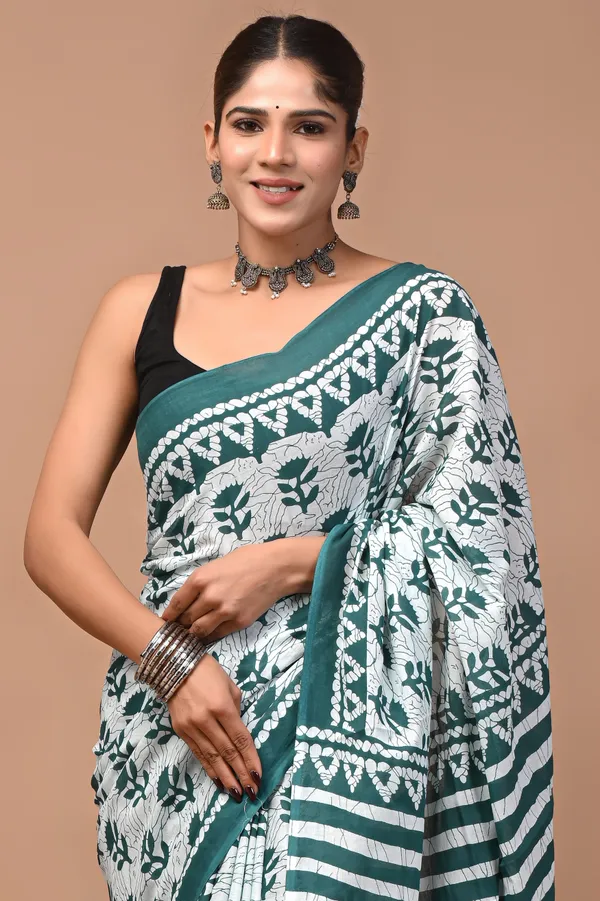 Green_And_White_Cotton_Mulmul_Floral_Printed_Saree_For_Women