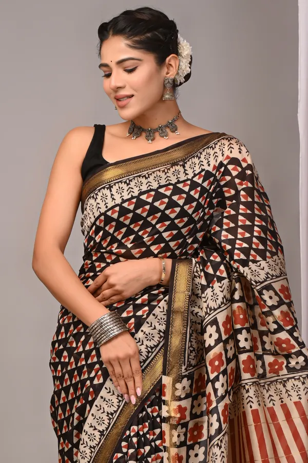 Black_Maheshwari_Silk_Geometric_Print_Saree_For_Women