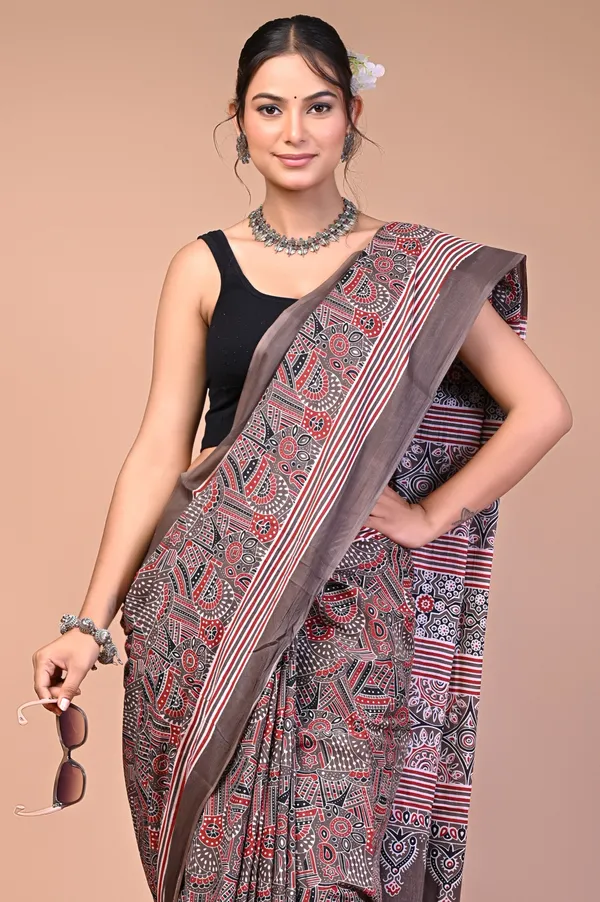 Brown_Cotton_Mulmul_Paisley_Printed_Saree_For_Women