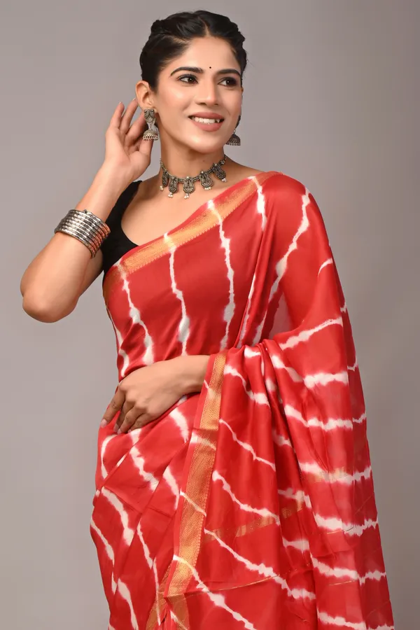 Red_Maheshwari_Silk_Shibori_Golden_Border_Saree_For_Women
